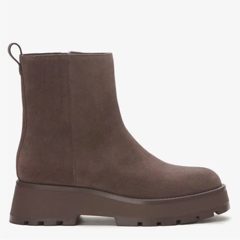 Vince Camuto Neframes Bootie Brown Suede Lug Sole Boots US 9
